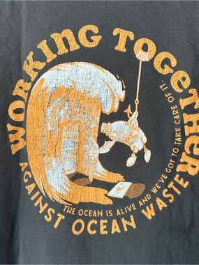 O’Neill large t-shirt